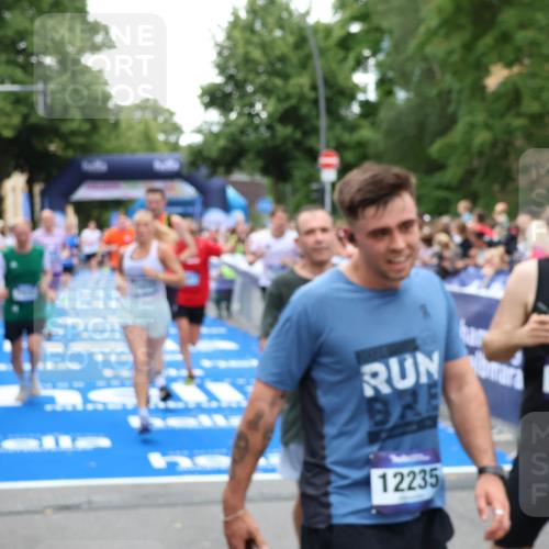 29.06.2025 - hella hamburg halbmarathon Zöllner http://msf.ph/oto/8211635 29.06.2025 10:50:21 Ziel 4933, 7930, 7932, 8921, 10371, 12949, 13609, 13690, 14034, 15620, 16000, 16242, 18499, 18811, 19040 meine-sportfotos.de