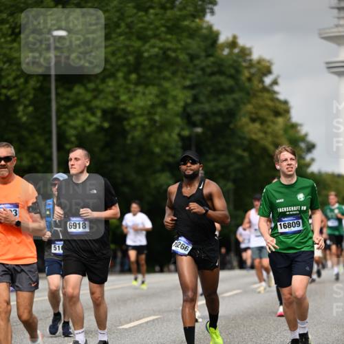 29.06.2025 - hella hamburg halbmarathon Dr. Thomas Lammeyer http://msf.ph/oto/8211654 29.06.2025 10:12:35 Kennedybrücke 1147, 1188, 1527, 2190, 2309, 2978, 4864, 5100, 5885, 6590, 6918, 7348, 7453, 9071, 9457, 9616, 9718, 9966 meine-sportfotos.de