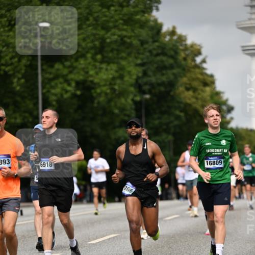 29.06.2025 - hella hamburg halbmarathon Dr. Thomas Lammeyer http://msf.ph/oto/8211659 29.06.2025 10:12:35 Kennedybrücke 1147, 1188, 1527, 2190, 2309, 2978, 4864, 5100, 5885, 6590, 6918, 7348, 7453, 9071, 9457, 9616, 9718, 9966 meine-sportfotos.de
