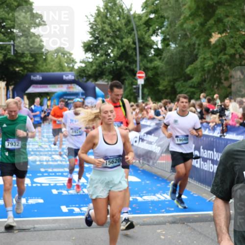 29.06.2025 - hella hamburg halbmarathon Zöllner http://msf.ph/oto/8211681 29.06.2025 10:50:22 Ziel 4247, 4933, 7930, 7932, 8899, 8921, 12949, 13609, 13690, 14034, 15620, 16000, 16242, 18499, 18811, 19040 meine-sportfotos.de