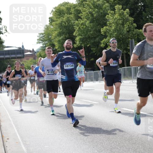 29.06.2025 - hella hamburg halbmarathon Jannik Wohlers http://msf.ph/oto/8211692 29.06.2025 09:49:29 Lombardsbrücke 1343, 1445, 1800, 1975, 2324, 2573, 2949, 3282, 3431, 3530, 4303, 4318, 4425, 4528, 6123, 6682, 7495, 7796, 8370, 8465, 8629, 8925, 9264, 9265, 9296, 10680, 11765, 12327, 12839, 13141, 13457, 13800, 14077, 14204, 14374, 14560, 14688, 15013, 15255, 15351, 16399, 17125, 17177, 17214, 17215, 17360, 17971, 18149, 18173, 18285, 18412, 18529, 18734, 18761, 18979, 19090 meine-sportfotos.de