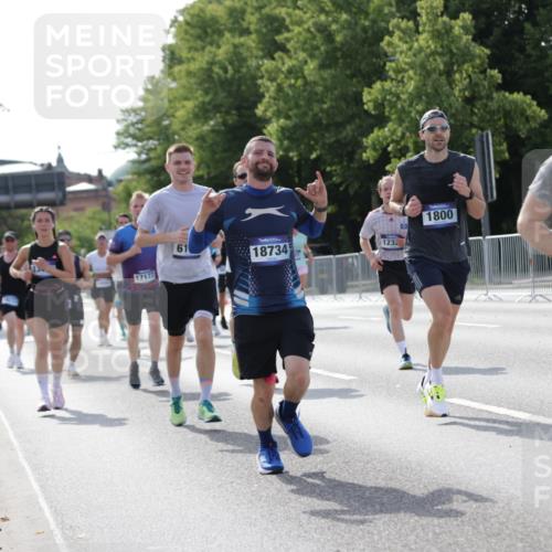 29.06.2025 - hella hamburg halbmarathon Jannik Wohlers http://msf.ph/oto/8211733 29.06.2025 09:49:29 Lombardsbrücke 1343, 1445, 1800, 1975, 2324, 2573, 2949, 3282, 3431, 3530, 4303, 4318, 4425, 4528, 6123, 6682, 7495, 7796, 8370, 8465, 8629, 8925, 9264, 9265, 9296, 10680, 11765, 12327, 12839, 13141, 13457, 13800, 14077, 14204, 14374, 14560, 14688, 15013, 15255, 15351, 16399, 17125, 17177, 17214, 17215, 17360, 17971, 18149, 18173, 18285, 18412, 18529, 18734, 18761, 18979, 19090 meine-sportfotos.de