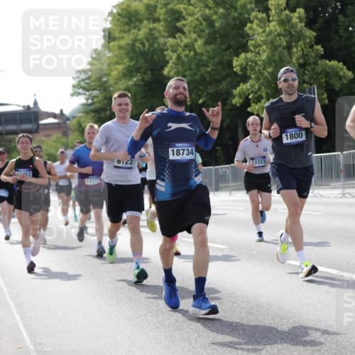 29.06.2025 - hella hamburg halbmarathon Jannik Wohlers http://msf.ph/oto/8211755 29.06.2025 09:49:29 Lombardsbrücke 1343, 1445, 1800, 1975, 2324, 2573, 2949, 3282, 3431, 3530, 4303, 4318, 4425, 4528, 6123, 6682, 7495, 7796, 8370, 8465, 8629, 8925, 9264, 9265, 9296, 10680, 11765, 12327, 12839, 13141, 13457, 13800, 14077, 14204, 14374, 14560, 14688, 15013, 15255, 15351, 16399, 17125, 17177, 17214, 17215, 17360, 17971, 18149, 18173, 18285, 18412, 18529, 18734, 18761, 18979, 19090 meine-sportfotos.de