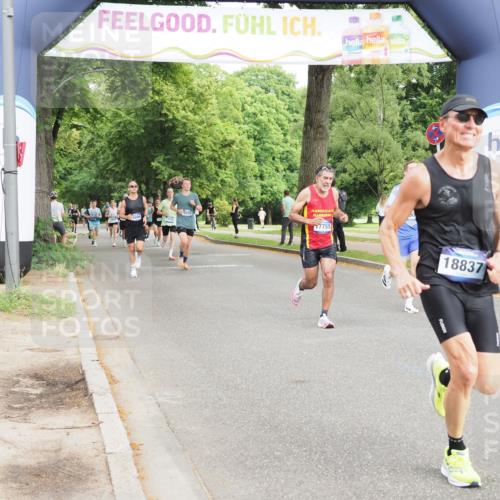 29.06.2025 - hella hamburg halbmarathon MichiJ http://msf.ph/oto/8211764 29.06.2025 10:23:10 Zwischen KM18-KM19 7534, 7901, 8312, 11227, 16243, 17751, 18837 meine-sportfotos.de