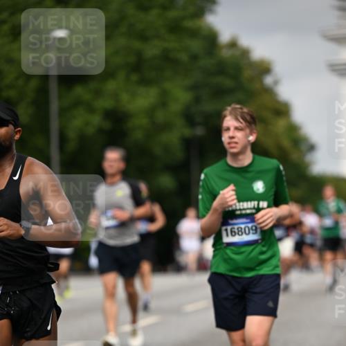29.06.2025 - hella hamburg halbmarathon Dr. Thomas Lammeyer http://msf.ph/oto/8211802 29.06.2025 10:12:37 Kennedybrücke 1147, 1188, 1527, 2190, 2309, 2978, 5100, 5885, 6590, 6674, 6918, 7348, 7453, 9071, 9457, 9616, 9718, 9966, 10857 meine-sportfotos.de