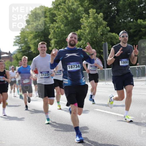 29.06.2025 - hella hamburg halbmarathon Jannik Wohlers http://msf.ph/oto/8211909 29.06.2025 09:49:29 Lombardsbrücke 1343, 1445, 1800, 1975, 2324, 2573, 2949, 3282, 3431, 3530, 4303, 4318, 4425, 4528, 6123, 6682, 7495, 7796, 8370, 8465, 8629, 8925, 9264, 9265, 9296, 10680, 11765, 12327, 12839, 13141, 13457, 13800, 14077, 14204, 14374, 14560, 14688, 15013, 15255, 15351, 16399, 17125, 17177, 17214, 17215, 17360, 17971, 18149, 18173, 18285, 18412, 18529, 18734, 18761, 18979, 19090 meine-sportfotos.de