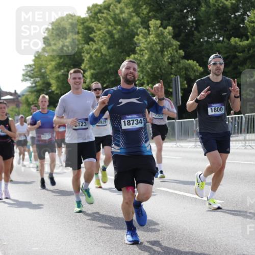 29.06.2025 - hella hamburg halbmarathon Jannik Wohlers http://msf.ph/oto/8211922 29.06.2025 09:49:29 Lombardsbrücke 1343, 1445, 1800, 1975, 2324, 2573, 2949, 3282, 3431, 3530, 4303, 4318, 4425, 4528, 6123, 6682, 7495, 7796, 8370, 8465, 8629, 8925, 9264, 9265, 9296, 10680, 11765, 12327, 12839, 13141, 13457, 13800, 14077, 14204, 14374, 14560, 14688, 15013, 15255, 15351, 16399, 17125, 17177, 17214, 17215, 17360, 17971, 18149, 18173, 18285, 18412, 18529, 18734, 18761, 18979, 19090 meine-sportfotos.de