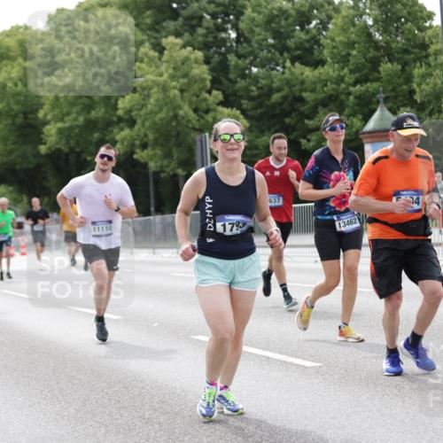 29.06.2025 - hella hamburg halbmarathon Jannik Wohlers http://msf.ph/oto/8211923 29.06.2025 10:26:36 Lombardsbrücke 1530, 1793, 1973, 2045, 2306, 4358, 5494, 5495, 5707, 6637, 7069, 7234, 7314, 8056, 8281, 9349, 10465, 11110, 12071, 13462, 14020, 14021, 15108, 16479, 17049, 17445, 18962, 18976, 18978 meine-sportfotos.de