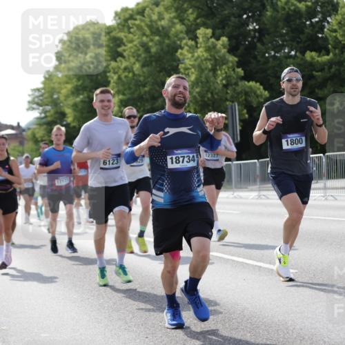 29.06.2025 - hella hamburg halbmarathon Jannik Wohlers http://msf.ph/oto/8211943 29.06.2025 09:49:29 Lombardsbrücke 1343, 1445, 1800, 1975, 2324, 2573, 2949, 3282, 3431, 3530, 4303, 4318, 4425, 4528, 6123, 6682, 7495, 7796, 8370, 8465, 8629, 8925, 9264, 9265, 9296, 10680, 11765, 12327, 12839, 13141, 13457, 13800, 14077, 14204, 14374, 14560, 14688, 15013, 15255, 15351, 16399, 17125, 17177, 17214, 17215, 17360, 17971, 18149, 18173, 18285, 18412, 18529, 18734, 18761, 18979, 19090 meine-sportfotos.de