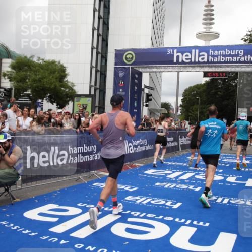 29.06.2025 - hella hamburg halbmarathon Michael Strokosch http://msf.ph/oto/8211954 29.06.2025 10:46:51 Ziel 3976, 6630, 11858, 13940, 14541, 15900, 16175, 17353, 17492, 17669, 17743, 17865, 17892, 19128 meine-sportfotos.de