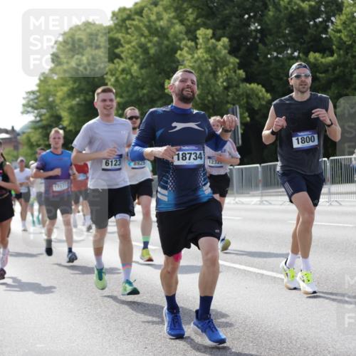 29.06.2025 - hella hamburg halbmarathon Jannik Wohlers http://msf.ph/oto/8211965 29.06.2025 09:49:29 Lombardsbrücke 1343, 1445, 1800, 1975, 2324, 2573, 2949, 3282, 3431, 3530, 4303, 4318, 4425, 4528, 6123, 6682, 7495, 7796, 8370, 8465, 8629, 8925, 9264, 9265, 9296, 10680, 11765, 12327, 12839, 13141, 13457, 13800, 14077, 14204, 14374, 14560, 14688, 15013, 15255, 15351, 16399, 17125, 17177, 17214, 17215, 17360, 17971, 18149, 18173, 18285, 18412, 18529, 18734, 18761, 18979, 19090 meine-sportfotos.de
