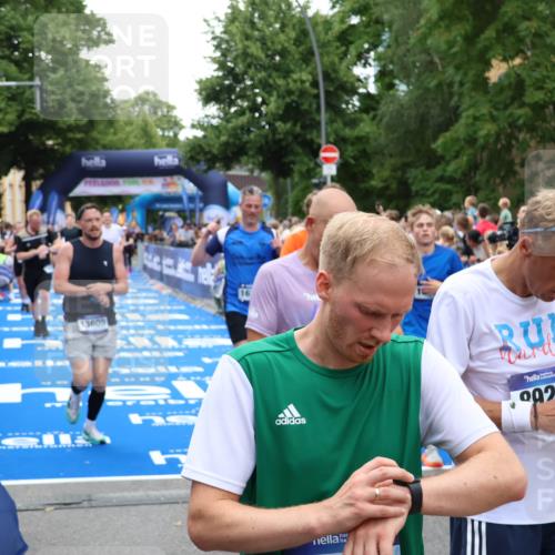 29.06.2025 - hella hamburg halbmarathon Zöllner http://msf.ph/oto/8211976 29.06.2025 10:50:25 Ziel 4247, 4933, 6795, 8899, 12035, 12949, 13609, 13690, 14034, 16000, 16242, 18394, 18499 meine-sportfotos.de