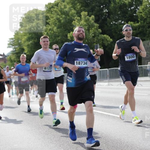 29.06.2025 - hella hamburg halbmarathon Jannik Wohlers http://msf.ph/oto/8211987 29.06.2025 09:49:30 Lombardsbrücke 1343, 1445, 1800, 1975, 2324, 2573, 2949, 3282, 3431, 3530, 4303, 4318, 4425, 4528, 6123, 6682, 7495, 7796, 8370, 8629, 8925, 9264, 9265, 9296, 9979, 10680, 11765, 12327, 12839, 13141, 13457, 13800, 14077, 14204, 14374, 14560, 14688, 15013, 15255, 15351, 16399, 17125, 17177, 17214, 17215, 17360, 17971, 18149, 18173, 18285, 18412, 18529, 18734, 18761, 18979, 19090 meine-sportfotos.de