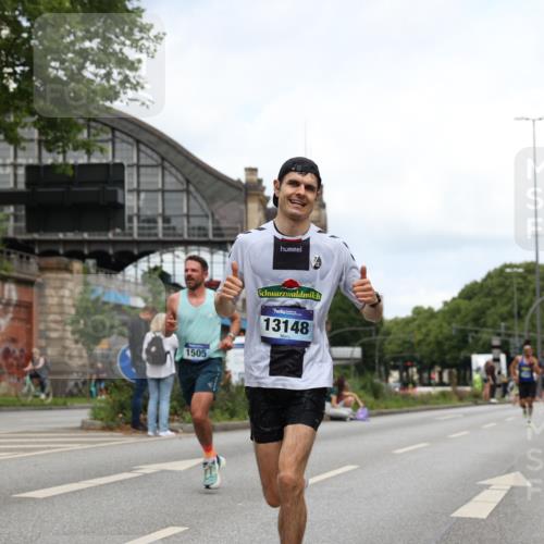 29.06.2025 - hella hamburg halbmarathon Yannick Fuchs http://msf.ph/oto/8212000 29.06.2025 10:32:27 20KM 1505, 2404, 3480, 3790, 5791, 7152, 7154, 7743, 8571, 9017, 9643, 9944, 10793, 10922, 11106, 11423, 12900, 13148, 13595, 13900, 14274, 15303, 15382, 15888, 16698, 17726, 18103, 18193, 18277, 18723 meine-sportfotos.de