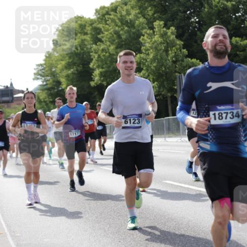 29.06.2025 - hella hamburg halbmarathon Jannik Wohlers http://msf.ph/oto/8212090 29.06.2025 09:49:30 Lombardsbrücke 1343, 1445, 1800, 1975, 2324, 2573, 2949, 3282, 3431, 3530, 4303, 4318, 4425, 4528, 6123, 6682, 7495, 7796, 8370, 8629, 8925, 9264, 9265, 9296, 9979, 10680, 11765, 12327, 12839, 13141, 13457, 13800, 14077, 14204, 14374, 14560, 14688, 15013, 15255, 15351, 16399, 17125, 17177, 17214, 17215, 17360, 17971, 18149, 18173, 18285, 18412, 18529, 18734, 18761, 18979, 19090 meine-sportfotos.de