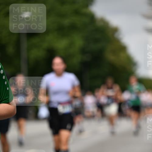 29.06.2025 - hella hamburg halbmarathon Dr. Thomas Lammeyer http://msf.ph/oto/8212098 29.06.2025 10:12:39 Kennedybrücke 1147, 1188, 1527, 2190, 2309, 2978, 5100, 5885, 6590, 6674, 6918, 7348, 7453, 9457, 9616, 9718, 9966, 10857 meine-sportfotos.de