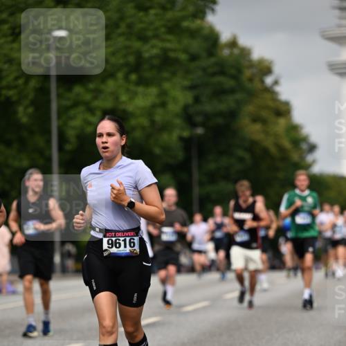 29.06.2025 - hella hamburg halbmarathon Dr. Thomas Lammeyer http://msf.ph/oto/8212119 29.06.2025 10:12:40 Kennedybrücke 1147, 1188, 1527, 2190, 2309, 2978, 5100, 5885, 6590, 6674, 6918, 7348, 7453, 9457, 9616, 9718, 9823, 9966, 10857 meine-sportfotos.de