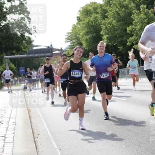 29.06.2025 - hella hamburg halbmarathon Jannik Wohlers http://msf.ph/oto/8212125 29.06.2025 09:49:31 Lombardsbrücke 1343, 1615, 1800, 1975, 2324, 2573, 2949, 3282, 3431, 3530, 4303, 4318, 4425, 4528, 5248, 6123, 6682, 7495, 7796, 8370, 8629, 8925, 9264, 9265, 9294, 9296, 9979, 10680, 11765, 12327, 12839, 13141, 13457, 13800, 14077, 14204, 14374, 14560, 14688, 15013, 15255, 15351, 16399, 17125, 17177, 17214, 17215, 17360, 17971, 18149, 18173, 18285, 18412, 18529, 18734, 18761, 18979, 19090 meine-sportfotos.de