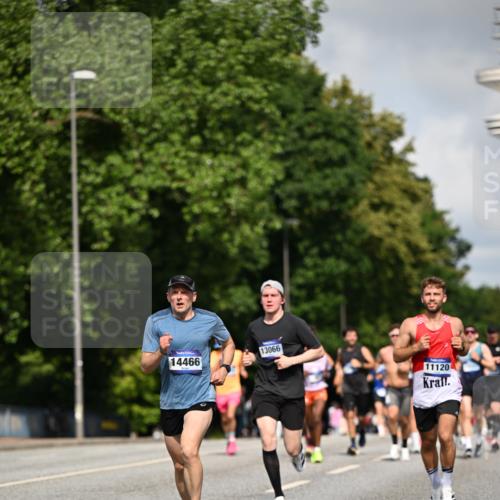 29.06.2025 - hella hamburg halbmarathon Dr. Thomas Lammeyer http://msf.ph/oto/8212143 29.06.2025 09:48:58 Kennedybrücke 57, 1686, 1707, 1990, 2689, 4129, 4679, 4698, 4749, 5187, 5550, 6358, 6878, 7186, 7481, 7880, 7965, 8190, 9634, 10017, 10484, 10876, 11120 meine-sportfotos.de