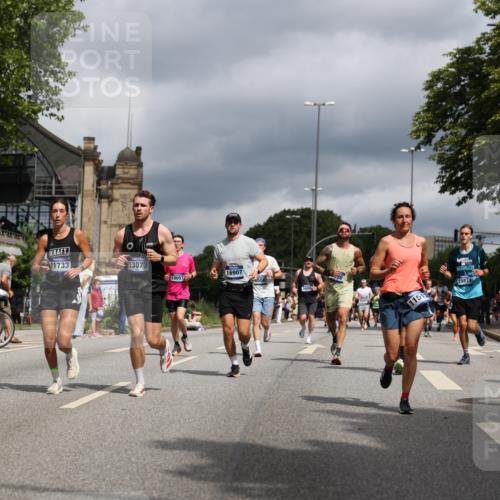 29.06.2025 - hella hamburg halbmarathon Yannick Fuchs http://msf.ph/oto/8212168 29.06.2025 10:45:21 20KM 1335, 1366, 2411, 2540, 2636, 2823, 2946, 4297, 4404, 4967, 5087, 5336, 5600, 5820, 7224, 7369, 7943, 8261, 8508, 8930, 8989, 9214, 9476, 9793, 9959, 10057, 10215, 10508, 10603, 10667, 10691, 10868, 11124, 11422, 11512, 11625, 11733, 12778, 13073, 13403, 13799, 14012, 14458, 15426, 15480, 15871, 15899, 16666, 16907, 17530, 17823, 18820, 19007, 19020, 19053 meine-sportfotos.de