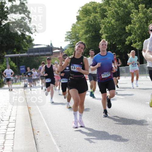 29.06.2025 - hella hamburg halbmarathon Jannik Wohlers http://msf.ph/oto/8212173 29.06.2025 09:49:31 Lombardsbrücke 1343, 1615, 1800, 1975, 2324, 2573, 2949, 3282, 3431, 3530, 4303, 4318, 4425, 4528, 5248, 6123, 6682, 7495, 7796, 8370, 8629, 8925, 9264, 9265, 9294, 9296, 9979, 10680, 11765, 12327, 12839, 13141, 13457, 13800, 14077, 14204, 14374, 14560, 14688, 15013, 15255, 15351, 16399, 17125, 17177, 17214, 17215, 17360, 17971, 18149, 18173, 18285, 18412, 18529, 18734, 18761, 18979, 19090 meine-sportfotos.de