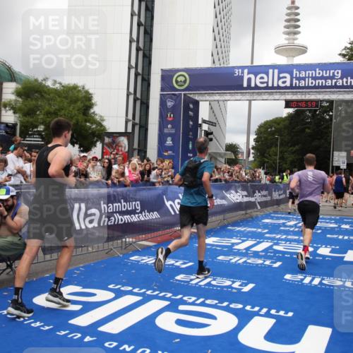 29.06.2025 - hella hamburg halbmarathon Michael Strokosch http://msf.ph/oto/8212191 29.06.2025 10:46:58 Ziel 1139, 1689, 4091, 13940, 14385, 14594, 16081, 17172, 17492, 17892, 17979, 19105 meine-sportfotos.de