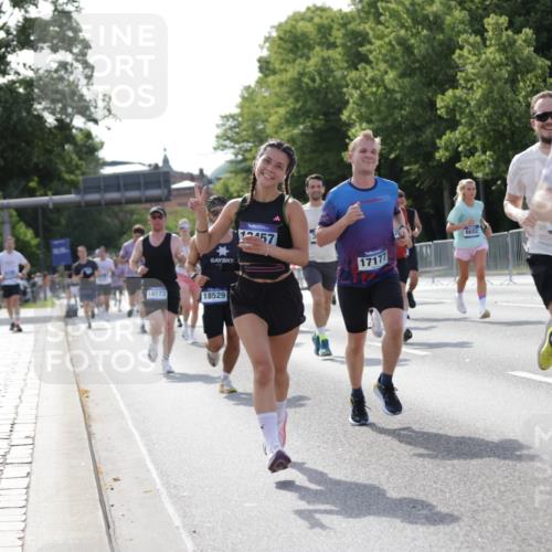29.06.2025 - hella hamburg halbmarathon Jannik Wohlers http://msf.ph/oto/8212197 29.06.2025 09:49:31 Lombardsbrücke 1343, 1615, 1800, 1975, 2324, 2573, 2949, 3282, 3431, 3530, 4303, 4318, 4425, 4528, 5248, 6123, 6682, 7495, 7796, 8370, 8629, 8925, 9264, 9265, 9294, 9296, 9979, 10680, 11765, 12327, 12839, 13141, 13457, 13800, 14077, 14204, 14374, 14560, 14688, 15013, 15255, 15351, 16399, 17125, 17177, 17214, 17215, 17360, 17971, 18149, 18173, 18285, 18412, 18529, 18734, 18761, 18979, 19090 meine-sportfotos.de