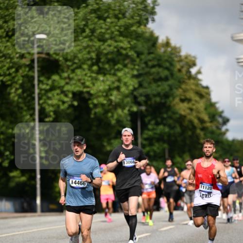 29.06.2025 - hella hamburg halbmarathon Dr. Thomas Lammeyer http://msf.ph/oto/8212200 29.06.2025 09:48:59 Kennedybrücke 57, 1686, 1707, 1894, 2689, 4129, 4679, 4698, 4749, 5187, 5550, 6358, 6878, 7186, 7481, 7880, 7965, 8190, 9634, 10017, 10484, 10876, 11120 meine-sportfotos.de