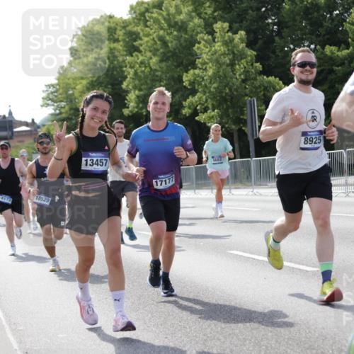 29.06.2025 - hella hamburg halbmarathon Jannik Wohlers http://msf.ph/oto/8212213 29.06.2025 09:49:31 Lombardsbrücke 1343, 1615, 1800, 1975, 2324, 2573, 2949, 3282, 3431, 3530, 4303, 4318, 4425, 4528, 5248, 6123, 6682, 7495, 7796, 8370, 8629, 8925, 9264, 9265, 9294, 9296, 9979, 10680, 11765, 12327, 12839, 13141, 13457, 13800, 14077, 14204, 14374, 14560, 14688, 15013, 15255, 15351, 16399, 17125, 17177, 17214, 17215, 17360, 17971, 18149, 18173, 18285, 18412, 18529, 18734, 18761, 18979, 19090 meine-sportfotos.de