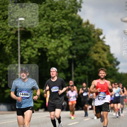 29.06.2025 - hella hamburg halbmarathon Dr. Thomas Lammeyer http://msf.ph/oto/8212219 29.06.2025 09:48:59 Kennedybrücke 57, 1686, 1707, 1894, 2689, 4129, 4679, 4698, 4749, 5187, 5550, 6358, 6878, 7186, 7481, 7880, 7965, 8190, 9634, 10017, 10484, 10876, 11120 meine-sportfotos.de