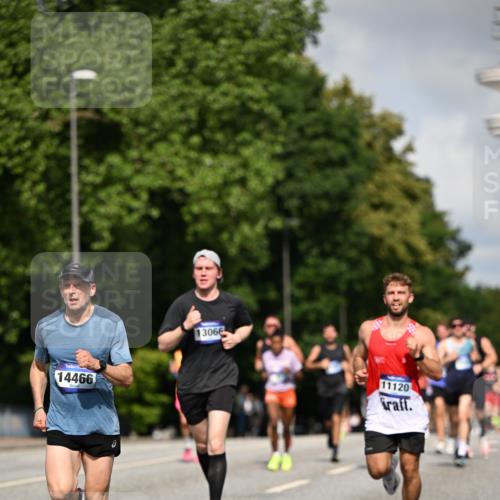29.06.2025 - hella hamburg halbmarathon Dr. Thomas Lammeyer http://msf.ph/oto/8212226 29.06.2025 09:48:59 Kennedybrücke 57, 1686, 1707, 1894, 2689, 4129, 4679, 4698, 4749, 5187, 5550, 6358, 6878, 7186, 7481, 7880, 7965, 8190, 9634, 10017, 10484, 10876, 11120 meine-sportfotos.de
