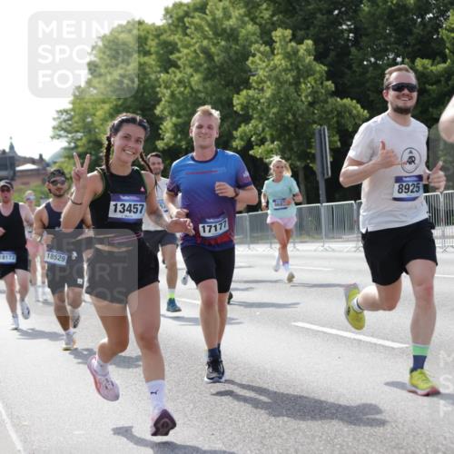 29.06.2025 - hella hamburg halbmarathon Jannik Wohlers http://msf.ph/oto/8212231 29.06.2025 09:49:31 Lombardsbrücke 1343, 1615, 1800, 1975, 2324, 2573, 2949, 3282, 3431, 3530, 4303, 4318, 4425, 4528, 5248, 6123, 6682, 7495, 7796, 8370, 8629, 8925, 9264, 9265, 9294, 9296, 9979, 10680, 11765, 12327, 12839, 13141, 13457, 13800, 14077, 14204, 14374, 14560, 14688, 15013, 15255, 15351, 16399, 17125, 17177, 17214, 17215, 17360, 17971, 18149, 18173, 18285, 18412, 18529, 18734, 18761, 18979, 19090 meine-sportfotos.de