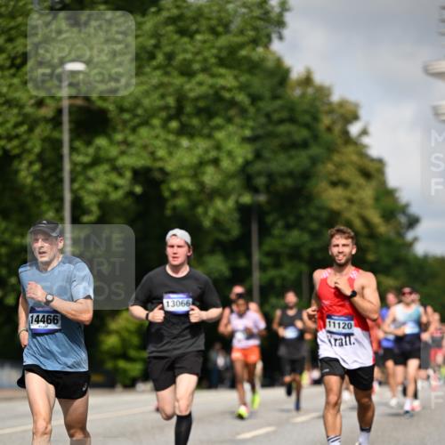 29.06.2025 - hella hamburg halbmarathon Dr. Thomas Lammeyer http://msf.ph/oto/8212232 29.06.2025 09:49:00 Kennedybrücke 57, 1686, 1707, 1894, 2689, 4129, 4679, 4698, 4749, 5187, 5550, 6358, 6878, 7186, 7481, 7880, 7965, 8062, 8190, 10017, 10484, 10876, 11120 meine-sportfotos.de