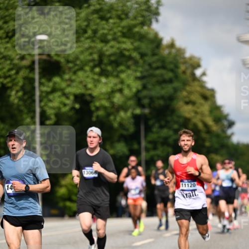 29.06.2025 - hella hamburg halbmarathon Dr. Thomas Lammeyer http://msf.ph/oto/8212239 29.06.2025 09:49:00 Kennedybrücke 57, 1686, 1707, 1894, 2689, 4129, 4679, 4698, 4749, 5187, 5550, 6358, 6878, 7186, 7481, 7880, 7965, 8062, 8190, 10017, 10484, 10876, 11120 meine-sportfotos.de