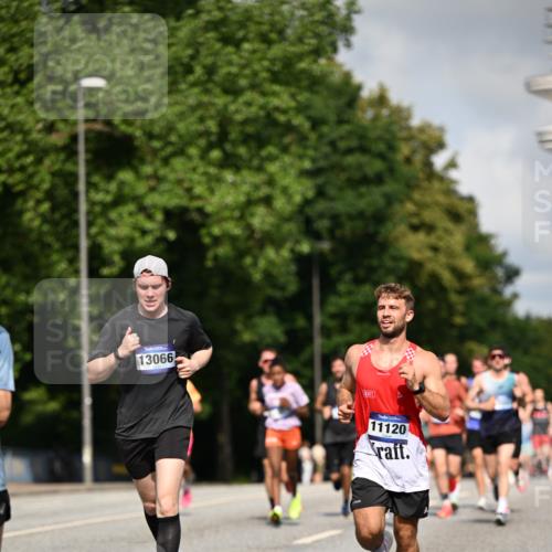 29.06.2025 - hella hamburg halbmarathon Dr. Thomas Lammeyer http://msf.ph/oto/8212244 29.06.2025 09:49:00 Kennedybrücke 57, 1686, 1707, 1894, 2689, 4129, 4679, 4698, 4749, 5187, 5550, 6358, 6878, 7186, 7481, 7880, 7965, 8062, 8190, 10017, 10484, 10876, 11120 meine-sportfotos.de