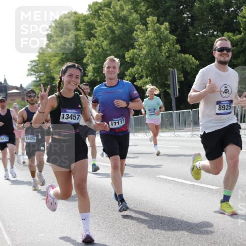 29.06.2025 - hella hamburg halbmarathon Jannik Wohlers http://msf.ph/oto/8212248 29.06.2025 09:49:31 Lombardsbrücke 1343, 1615, 1800, 1975, 2324, 2573, 2949, 3282, 3431, 3530, 4303, 4318, 4425, 4528, 5248, 6123, 6682, 7495, 7796, 8370, 8629, 8925, 9264, 9265, 9294, 9296, 9979, 10680, 11765, 12327, 12839, 13141, 13457, 13800, 14077, 14204, 14374, 14560, 14688, 15013, 15255, 15351, 16399, 17125, 17177, 17214, 17215, 17360, 17971, 18149, 18173, 18285, 18412, 18529, 18734, 18761, 18979, 19090 meine-sportfotos.de
