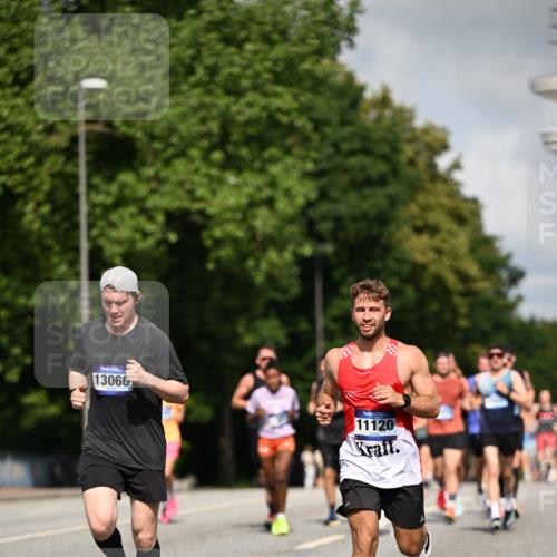 29.06.2025 - hella hamburg halbmarathon Dr. Thomas Lammeyer http://msf.ph/oto/8212254 29.06.2025 09:49:01 Kennedybrücke 57, 1686, 1707, 1894, 2689, 4129, 4463, 4679, 4698, 4749, 5187, 5550, 6358, 6878, 7186, 7481, 7880, 7965, 8062, 8190, 10017, 10484, 10876, 11120 meine-sportfotos.de