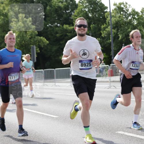 29.06.2025 - hella hamburg halbmarathon Jannik Wohlers http://msf.ph/oto/8212265 29.06.2025 09:49:32 Lombardsbrücke 1343, 1615, 1800, 1975, 2324, 2415, 2573, 2949, 3431, 3530, 4303, 4318, 4528, 5248, 6123, 6682, 7495, 7796, 8629, 8925, 9264, 9265, 9294, 9296, 9979, 10680, 11765, 12327, 12839, 13141, 13457, 13800, 14077, 14204, 14374, 14560, 14688, 15013, 15255, 15351, 16399, 17125, 17177, 17214, 17215, 17360, 17971, 18149, 18173, 18285, 18412, 18464, 18529, 18734, 18761, 18979, 19090 meine-sportfotos.de