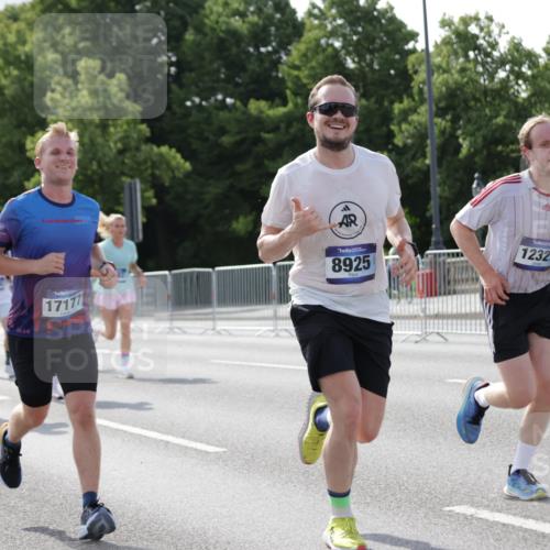 29.06.2025 - hella hamburg halbmarathon Jannik Wohlers http://msf.ph/oto/8212280 29.06.2025 09:49:32 Lombardsbrücke 1343, 1615, 1800, 1975, 2324, 2415, 2573, 2949, 3431, 3530, 4303, 4318, 4528, 5248, 6123, 6682, 7495, 7796, 8629, 8925, 9264, 9265, 9294, 9296, 9979, 10680, 11765, 12327, 12839, 13141, 13457, 13800, 14077, 14204, 14374, 14560, 14688, 15013, 15255, 15351, 16399, 17125, 17177, 17214, 17215, 17360, 17971, 18149, 18173, 18285, 18412, 18464, 18529, 18734, 18761, 18979, 19090 meine-sportfotos.de
