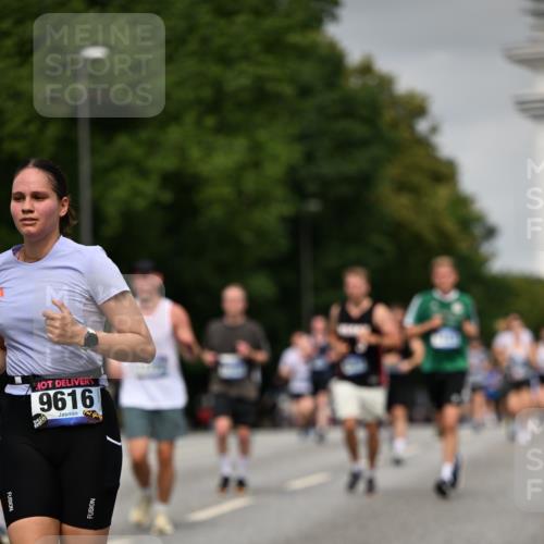 29.06.2025 - hella hamburg halbmarathon Dr. Thomas Lammeyer http://msf.ph/oto/8212322 29.06.2025 10:12:40 Kennedybrücke 1147, 1188, 1527, 2190, 2309, 2978, 5100, 5885, 6590, 6674, 6918, 7348, 7453, 9457, 9616, 9718, 9823, 9966, 10857 meine-sportfotos.de