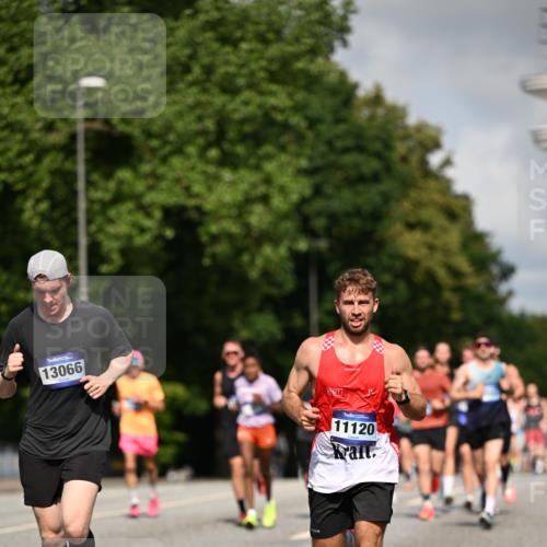 29.06.2025 - hella hamburg halbmarathon Dr. Thomas Lammeyer http://msf.ph/oto/8212339 29.06.2025 09:49:01 Kennedybrücke 57, 1686, 1707, 1894, 2689, 4129, 4463, 4679, 4698, 4749, 5187, 5550, 6358, 6878, 7186, 7481, 7880, 7965, 8062, 8190, 10017, 10484, 10876, 11120 meine-sportfotos.de