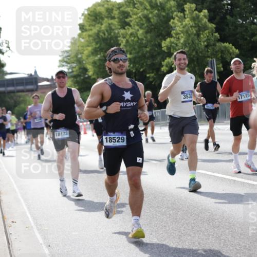 29.06.2025 - hella hamburg halbmarathon Jannik Wohlers http://msf.ph/oto/8212354 29.06.2025 09:49:33 Lombardsbrücke 1615, 1800, 1975, 2324, 2415, 2573, 2949, 3431, 3530, 4303, 4318, 4528, 5248, 6123, 6682, 7495, 7796, 8629, 8925, 9264, 9265, 9294, 9979, 10680, 11765, 12327, 12839, 13141, 13457, 14077, 14204, 14374, 14560, 14688, 15013, 15255, 15351, 16399, 17125, 17177, 17214, 17215, 17971, 18149, 18173, 18412, 18464, 18529, 18734, 18761, 18979, 19090 meine-sportfotos.de