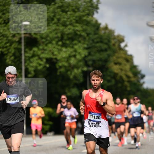29.06.2025 - hella hamburg halbmarathon Dr. Thomas Lammeyer http://msf.ph/oto/8212356 29.06.2025 09:49:01 Kennedybrücke 57, 1686, 1707, 1894, 2689, 4129, 4463, 4679, 4698, 4749, 5187, 5550, 6358, 6878, 7186, 7481, 7880, 7965, 8062, 8190, 10017, 10484, 10876, 11120 meine-sportfotos.de