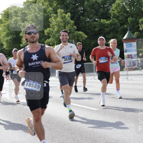 29.06.2025 - hella hamburg halbmarathon Jannik Wohlers http://msf.ph/oto/8212366 29.06.2025 09:49:33 Lombardsbrücke 1615, 1800, 1975, 2324, 2415, 2573, 2949, 3431, 3530, 4303, 4318, 4528, 5248, 6123, 6682, 7495, 7796, 8629, 8925, 9264, 9265, 9294, 9979, 10680, 11765, 12327, 12839, 13141, 13457, 14077, 14204, 14374, 14560, 14688, 15013, 15255, 15351, 16399, 17125, 17177, 17214, 17215, 17971, 18149, 18173, 18412, 18464, 18529, 18734, 18761, 18979, 19090 meine-sportfotos.de