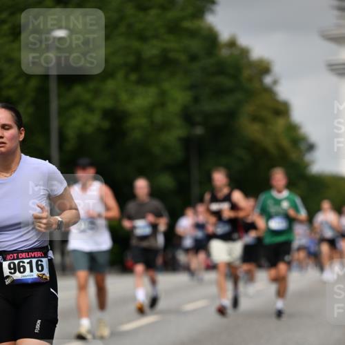 29.06.2025 - hella hamburg halbmarathon Dr. Thomas Lammeyer http://msf.ph/oto/8212374 29.06.2025 10:12:40 Kennedybrücke 1147, 1188, 1527, 2190, 2309, 2978, 5100, 5885, 6590, 6674, 6918, 7348, 7453, 9457, 9616, 9718, 9823, 9966, 10857 meine-sportfotos.de