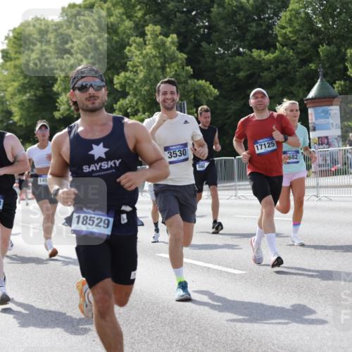 29.06.2025 - hella hamburg halbmarathon Jannik Wohlers http://msf.ph/oto/8212385 29.06.2025 09:49:33 Lombardsbrücke 1615, 1800, 1975, 2324, 2415, 2573, 2949, 3431, 3530, 4303, 4318, 4528, 5248, 6123, 6682, 7495, 7796, 8629, 8925, 9264, 9265, 9294, 9979, 10680, 11765, 12327, 12839, 13141, 13457, 14077, 14204, 14374, 14560, 14688, 15013, 15255, 15351, 16399, 17125, 17177, 17214, 17215, 17971, 18149, 18173, 18412, 18464, 18529, 18734, 18761, 18979, 19090 meine-sportfotos.de