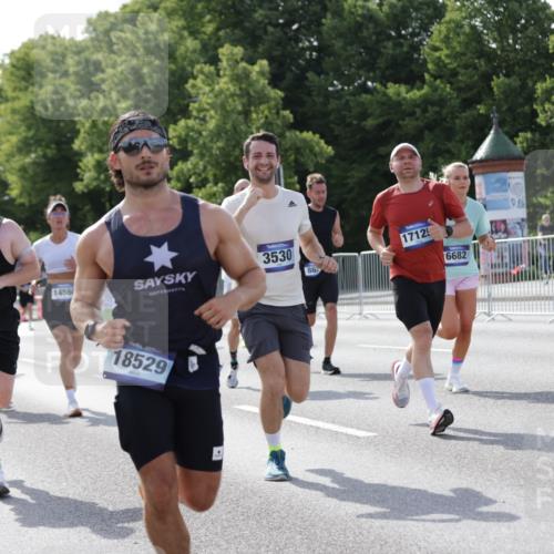 29.06.2025 - hella hamburg halbmarathon Jannik Wohlers http://msf.ph/oto/8212392 29.06.2025 09:49:33 Lombardsbrücke 1615, 1800, 1975, 2324, 2415, 2573, 2949, 3431, 3530, 4303, 4318, 4528, 5248, 6123, 6682, 7495, 7796, 8629, 8925, 9264, 9265, 9294, 9979, 10680, 11765, 12327, 12839, 13141, 13457, 14077, 14204, 14374, 14560, 14688, 15013, 15255, 15351, 16399, 17125, 17177, 17214, 17215, 17971, 18149, 18173, 18412, 18464, 18529, 18734, 18761, 18979, 19090 meine-sportfotos.de