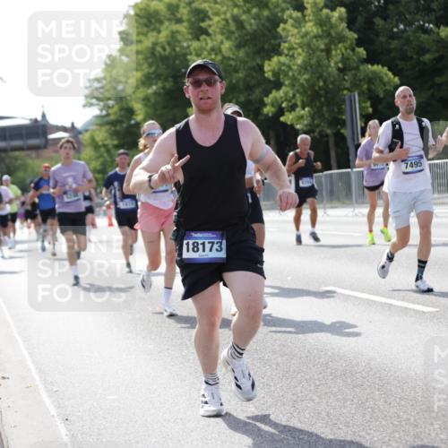 29.06.2025 - hella hamburg halbmarathon Jannik Wohlers http://msf.ph/oto/8212420 29.06.2025 09:49:34 Lombardsbrücke 1615, 1800, 1975, 2324, 2415, 2573, 2949, 3431, 3530, 4318, 4528, 5248, 6123, 6682, 7495, 7796, 8629, 8925, 9264, 9265, 9294, 9979, 10680, 11765, 12327, 12839, 13141, 13457, 14077, 14204, 14374, 14560, 15013, 15255, 15351, 16399, 17125, 17177, 17214, 17215, 17971, 17973, 18149, 18173, 18412, 18464, 18529, 18734, 18761, 18979, 19090 meine-sportfotos.de