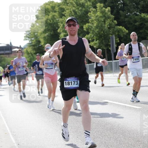 29.06.2025 - hella hamburg halbmarathon Jannik Wohlers http://msf.ph/oto/8212443 29.06.2025 09:49:34 Lombardsbrücke 1615, 1800, 1975, 2324, 2415, 2573, 2949, 3431, 3530, 4318, 4528, 5248, 6123, 6682, 7495, 7796, 8629, 8925, 9264, 9265, 9294, 9979, 10680, 11765, 12327, 12839, 13141, 13457, 14077, 14204, 14374, 14560, 15013, 15255, 15351, 16399, 17125, 17177, 17214, 17215, 17971, 17973, 18149, 18173, 18412, 18464, 18529, 18734, 18761, 18979, 19090 meine-sportfotos.de