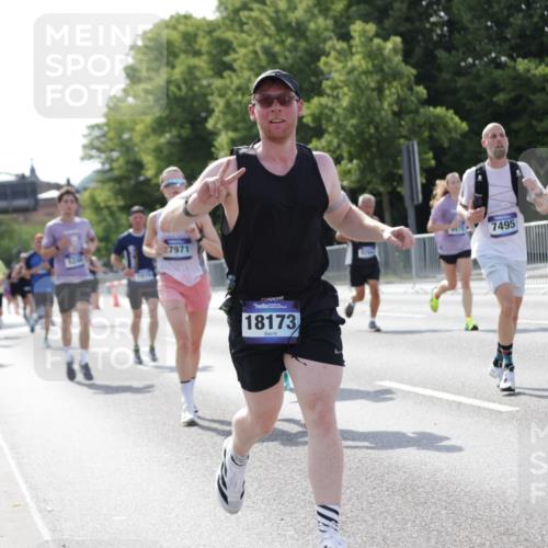 29.06.2025 - hella hamburg halbmarathon Jannik Wohlers http://msf.ph/oto/8212499 29.06.2025 09:49:34 Lombardsbrücke 1615, 1800, 1975, 2324, 2415, 2573, 2949, 3431, 3530, 4318, 4528, 5248, 6123, 6682, 7495, 7796, 8629, 8925, 9264, 9265, 9294, 9979, 10680, 11765, 12327, 12839, 13141, 13457, 14077, 14204, 14374, 14560, 15013, 15255, 15351, 16399, 17125, 17177, 17214, 17215, 17971, 17973, 18149, 18173, 18412, 18464, 18529, 18734, 18761, 18979, 19090 meine-sportfotos.de